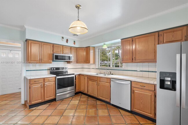 Building Photo - 300 187th St