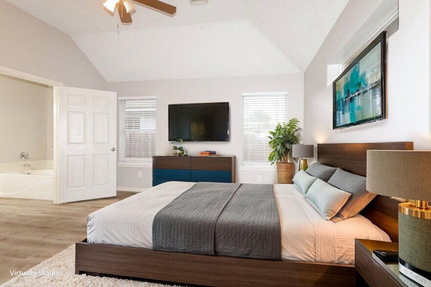 Building Photo - 626 Fantasy Ln