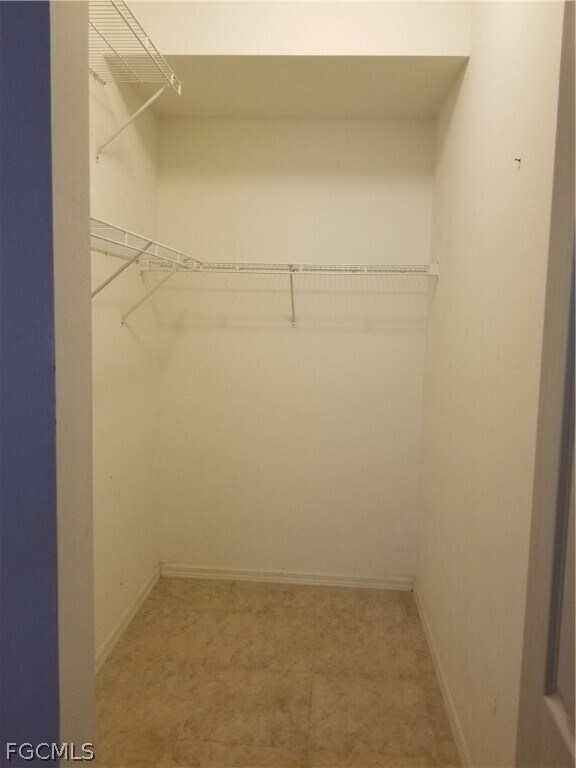 Building Photo - 3638 Pine Oak Cir