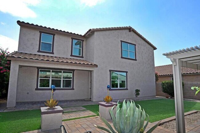 Building Photo - Stunning Executive Home (former model) in ...