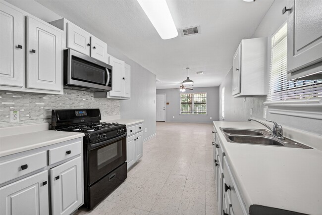 Building Photo - 11411 Roandale Dr