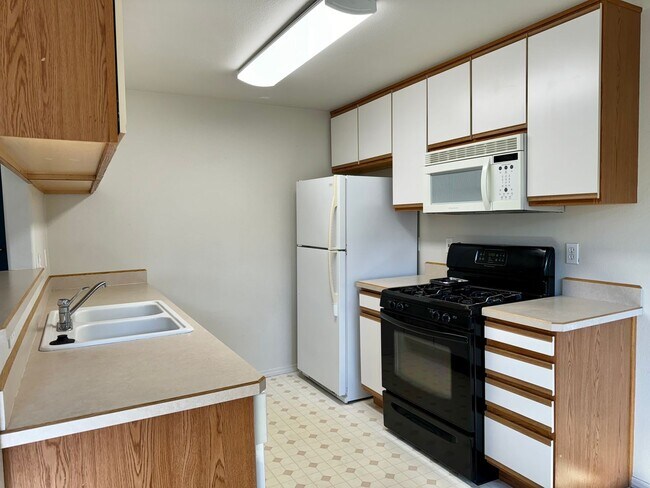 Building Photo - 516 NE Negus Loop