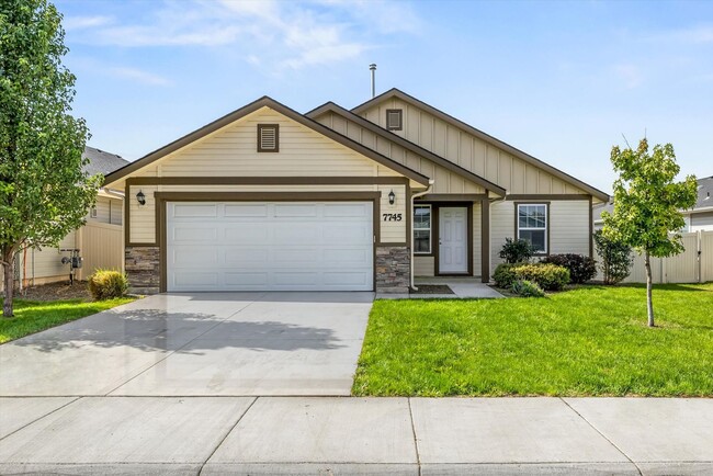 Primary Photo - Charming 3 Bedroom Home in Nampa _ Pet Fri...