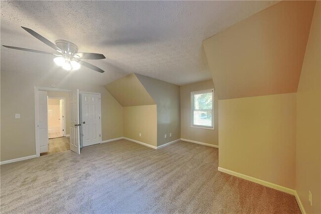 Building Photo - 211 Mill Pointe Dr