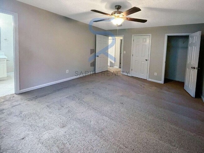 Building Photo - Move in before November 15th and choose yo...