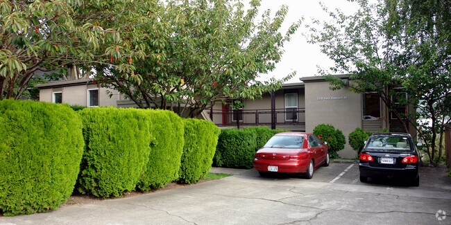Primary Photo - 608 W Emerson St