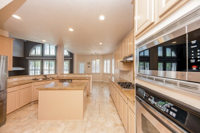 Building Photo - 14203 Alamosa Ct