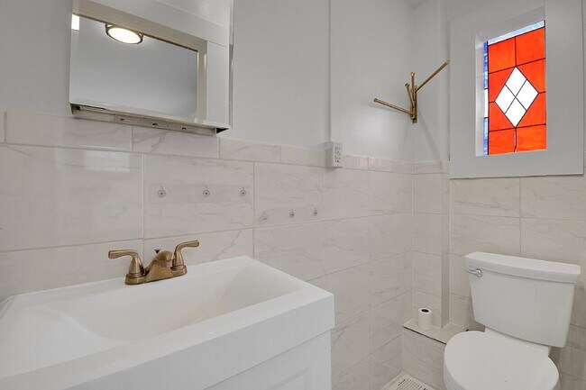 Building Photo - $1,475, 1 bed, 1 bath located in Denver