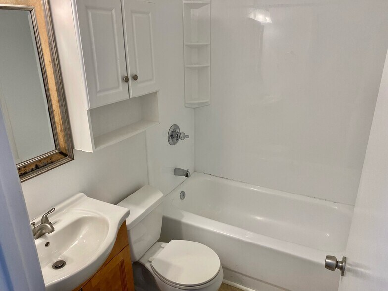 Building Photo - 213 E Berkeley St