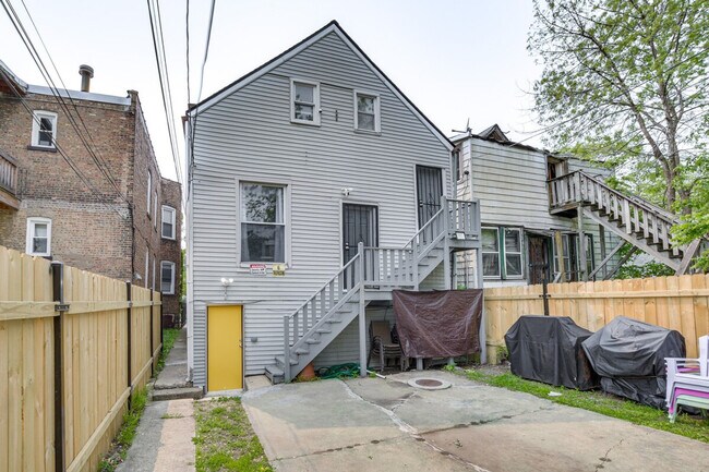 Building Photo - 6455 S Eberhart Ave