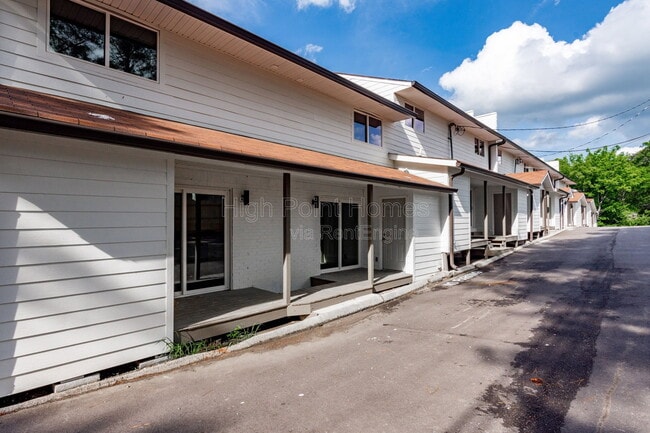 Building Photo - 400 Gallery Ln