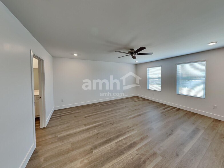 Building Photo - 9588 Harkes Dr