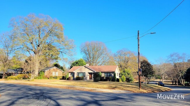 Building Photo - 1200 Dresden Dr W