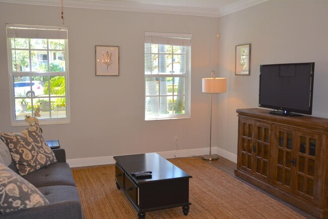 Building Photo - 3384 W Community Dr
