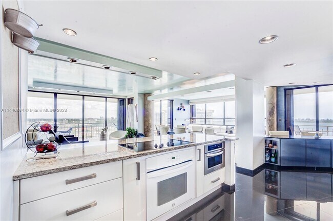 Building Photo - 11113 Biscayne Blvd