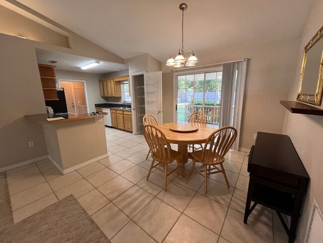Building Photo - Charming 3BR/2BA Home with 2 Car Garage, F...