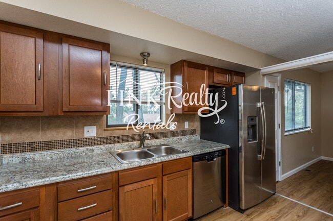 Building Photo - 8274 Caravel Dr