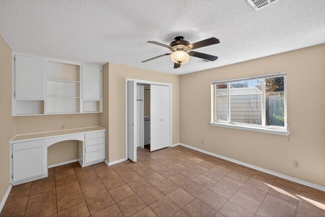 Building Photo - 1910 W 4th St S