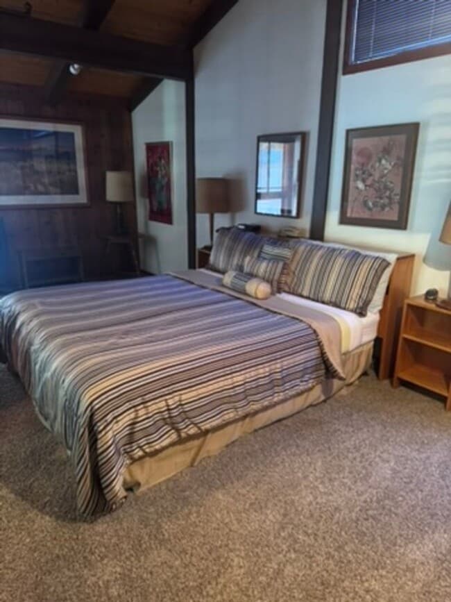 Building Photo - Spacious Furnished 3BD + Den / 3BA Mountain Condo | Pet Friendly | Villa de los Pinos