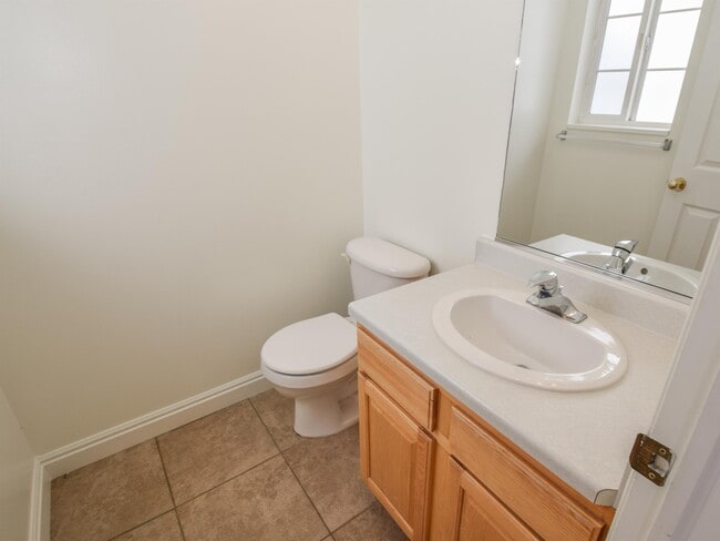Building Photo - 105 Penhurst Pl