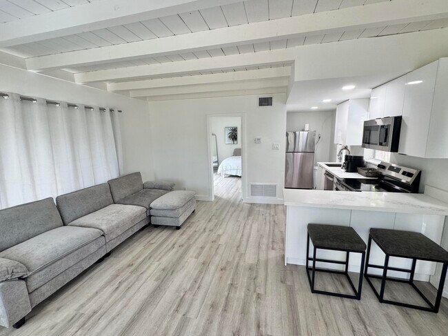 Building Photo - 1130 NE 18th Ave