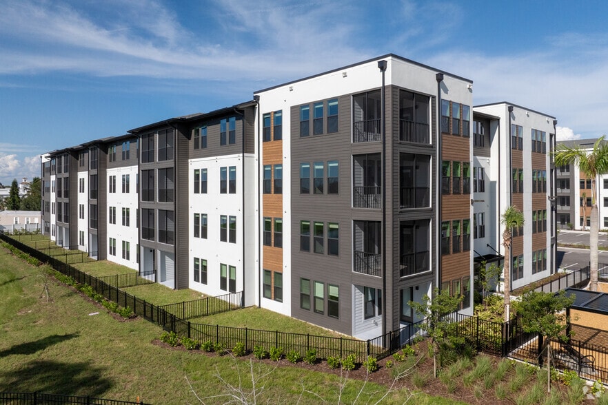 Alt Building Angle - The Riley