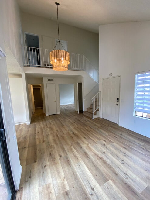 Building Photo - 10876 Loro Verde Ave