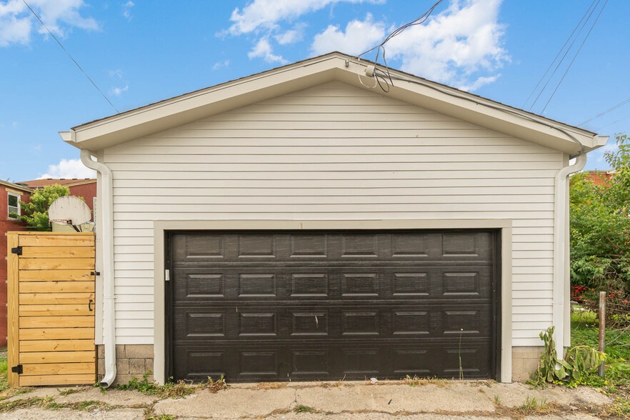 Building Photo - 1563 Holman St