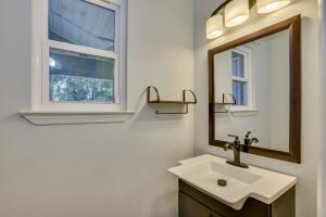 Building Photo - 2211 Pleasant Dr
