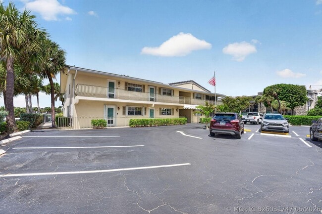 Building Photo - 1021 Hillsboro Mile