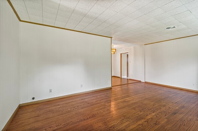 Building Photo - 5532 Meadow Creek Ln