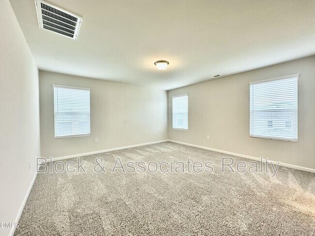 Building Photo - 104 Sweet Olive St
