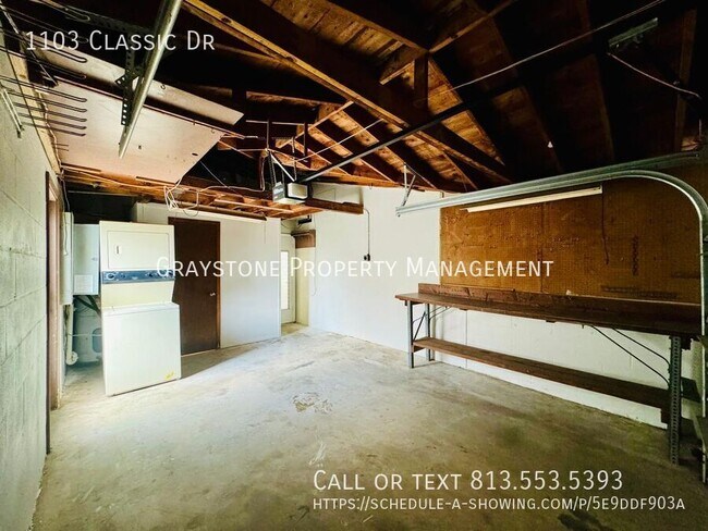 Building Photo - 1103 Classic Dr