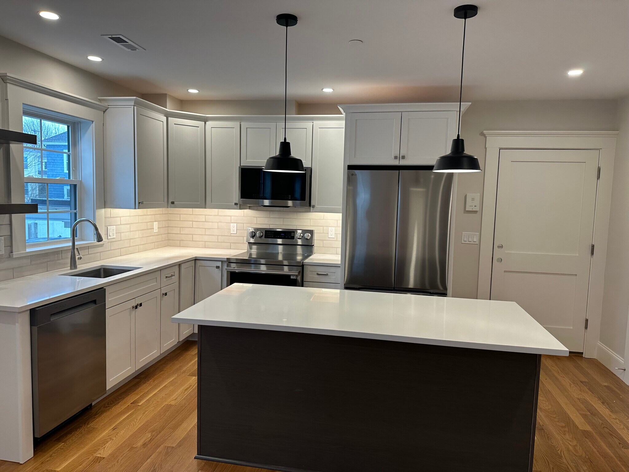 Building Photo - 36 Conant St