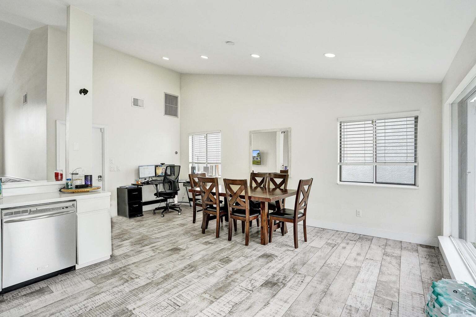 Building Photo - 8467 Dynasty Dr