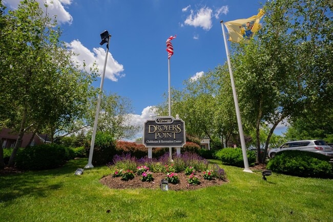 Building Photo - 13 McMartin Ct