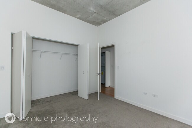 Building Photo - 235 W Van Buren St