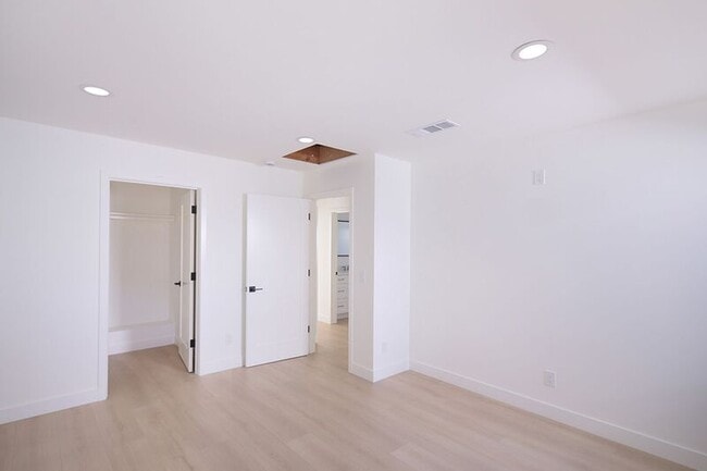 Building Photo - 621 W Glenoaks Blvd