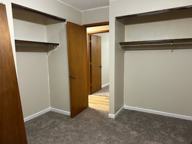 Building Photo - 5408/5410 Helen Ct