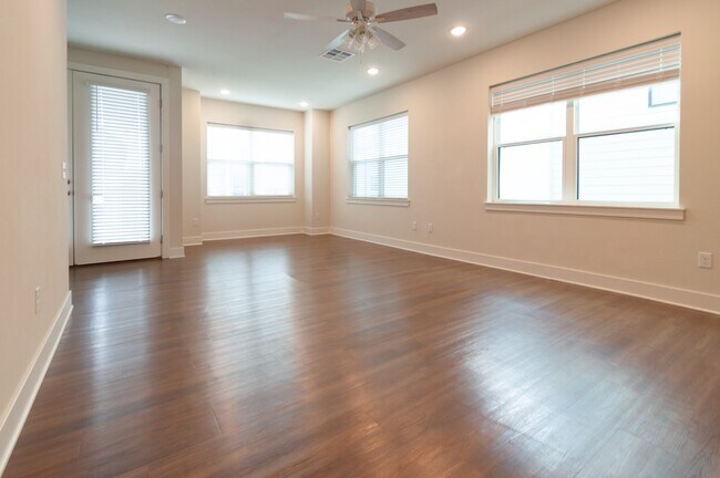 Building Photo - 605 Whitham Ave