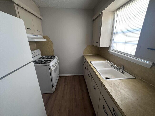 Building Photo - 1-Bedroom Duplex in Tulsa!