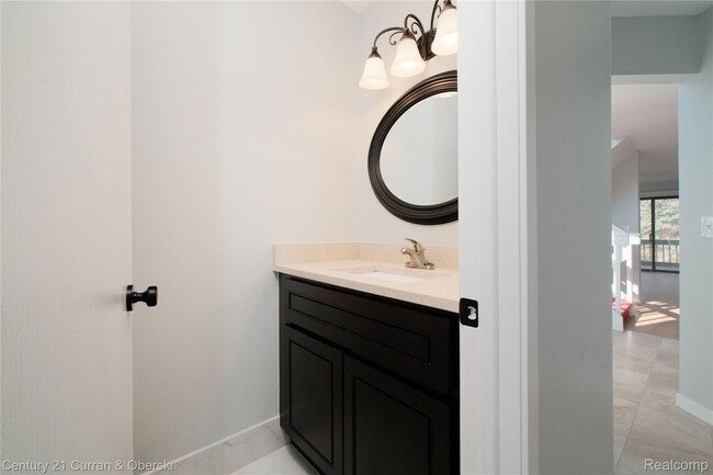 Building Photo - 1083 N Livernois Rd