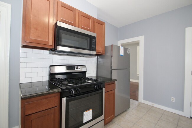 Building Photo - 273 Lloyd St