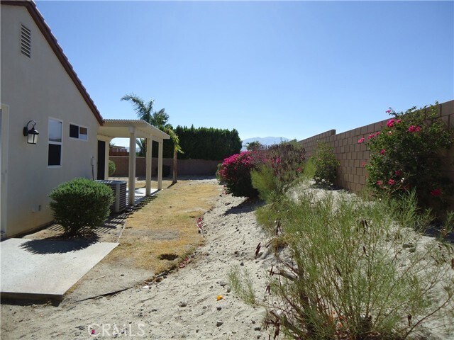 Building Photo - 65439 Via Del Sol