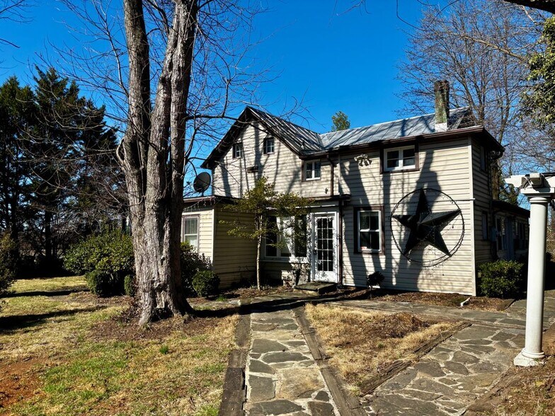 Building Photo - 8122 John Mosby Hwy