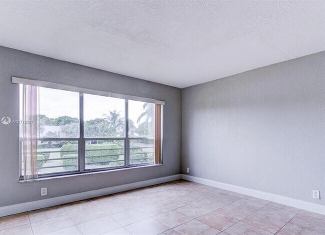 Building Photo - 7435 Woodmont Ter