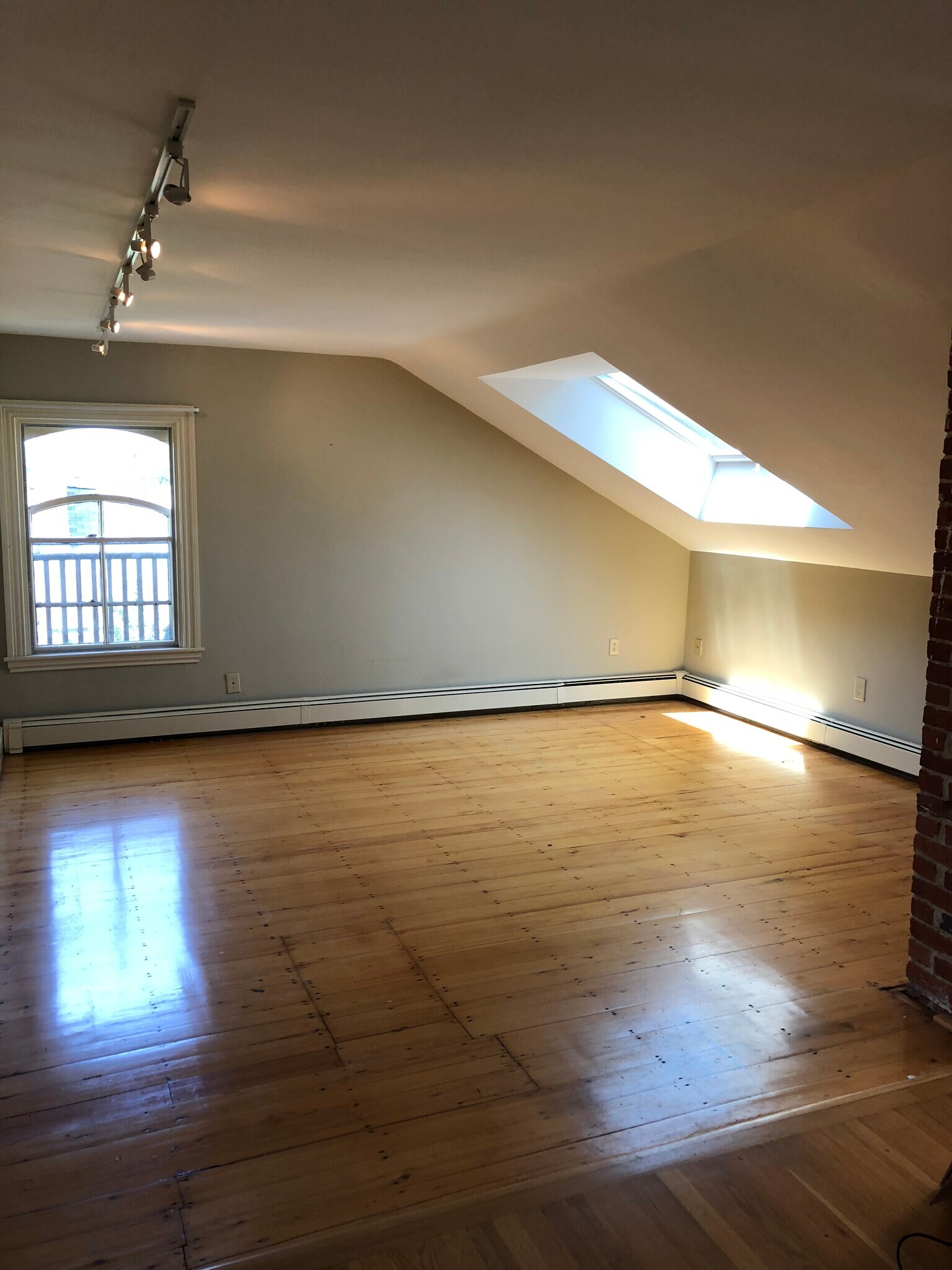 Building Photo - 35 Greenough Ave