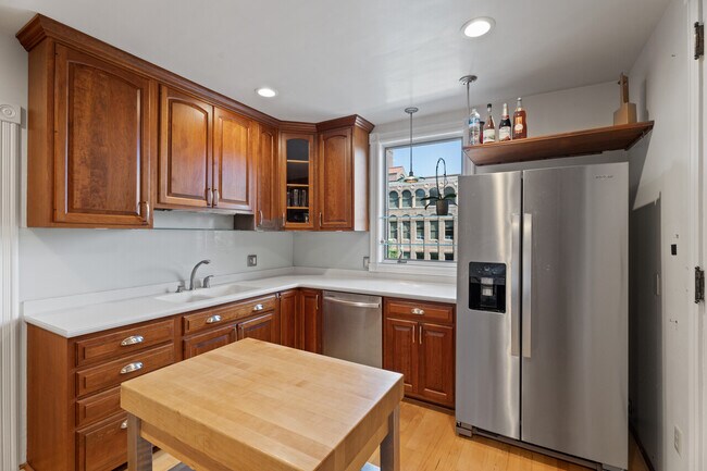 Building Photo - The Sinclaire House - Solarium Apartment