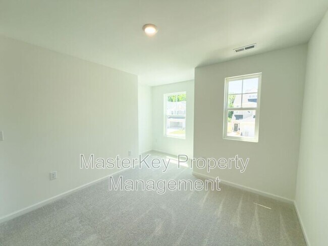 Building Photo - 212 Shingle Oak Rd