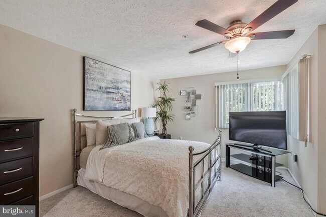 Building Photo - 4660 Winterberry Ln